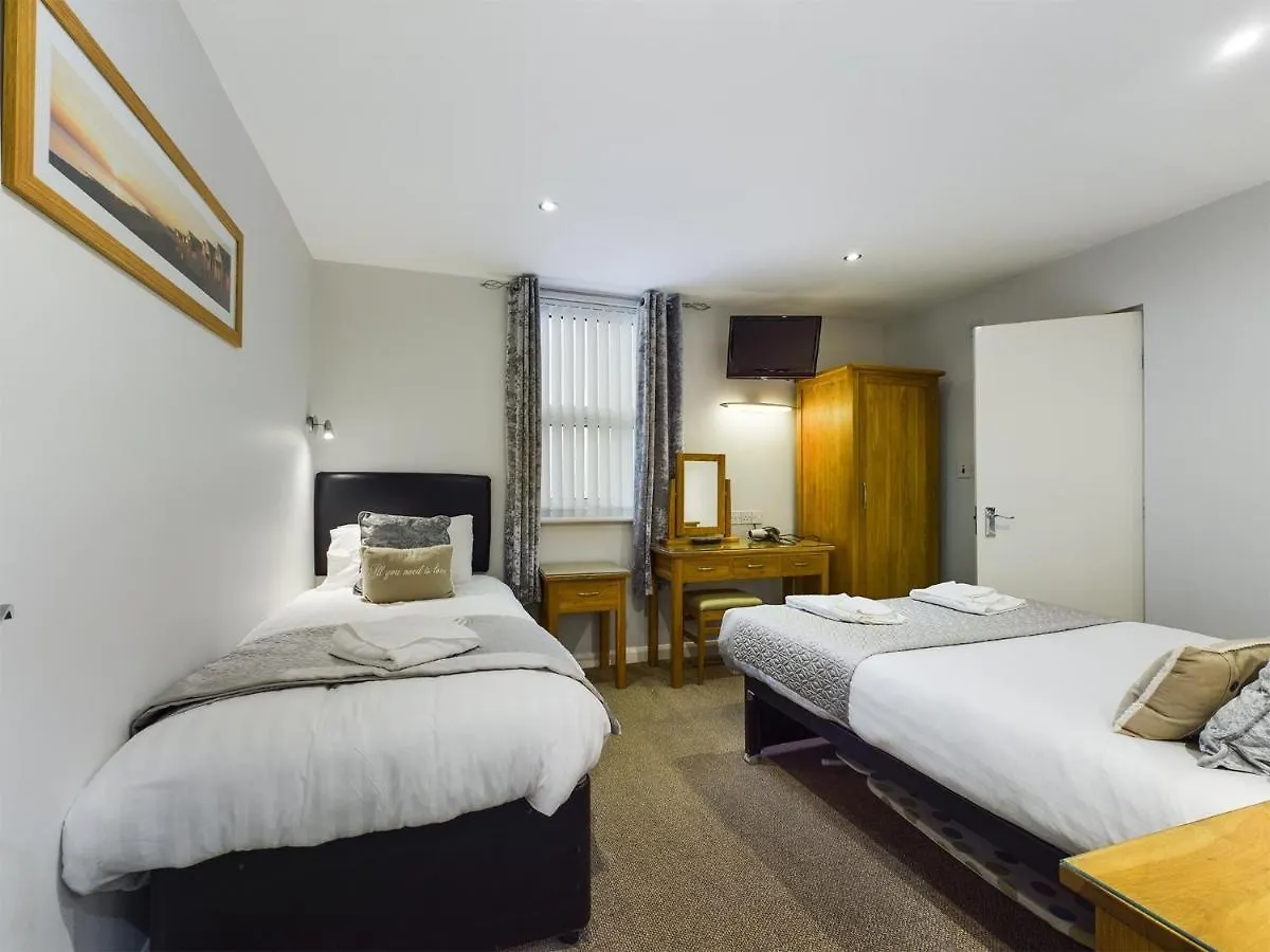Pearl Suite Blackpool 0*,