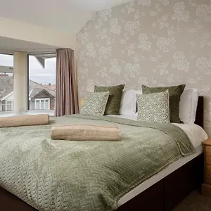 Holiday home Arnside - Spacious 10-bedroom Seaside, Blackpool