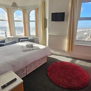 Lodge Bowies, Blackpool